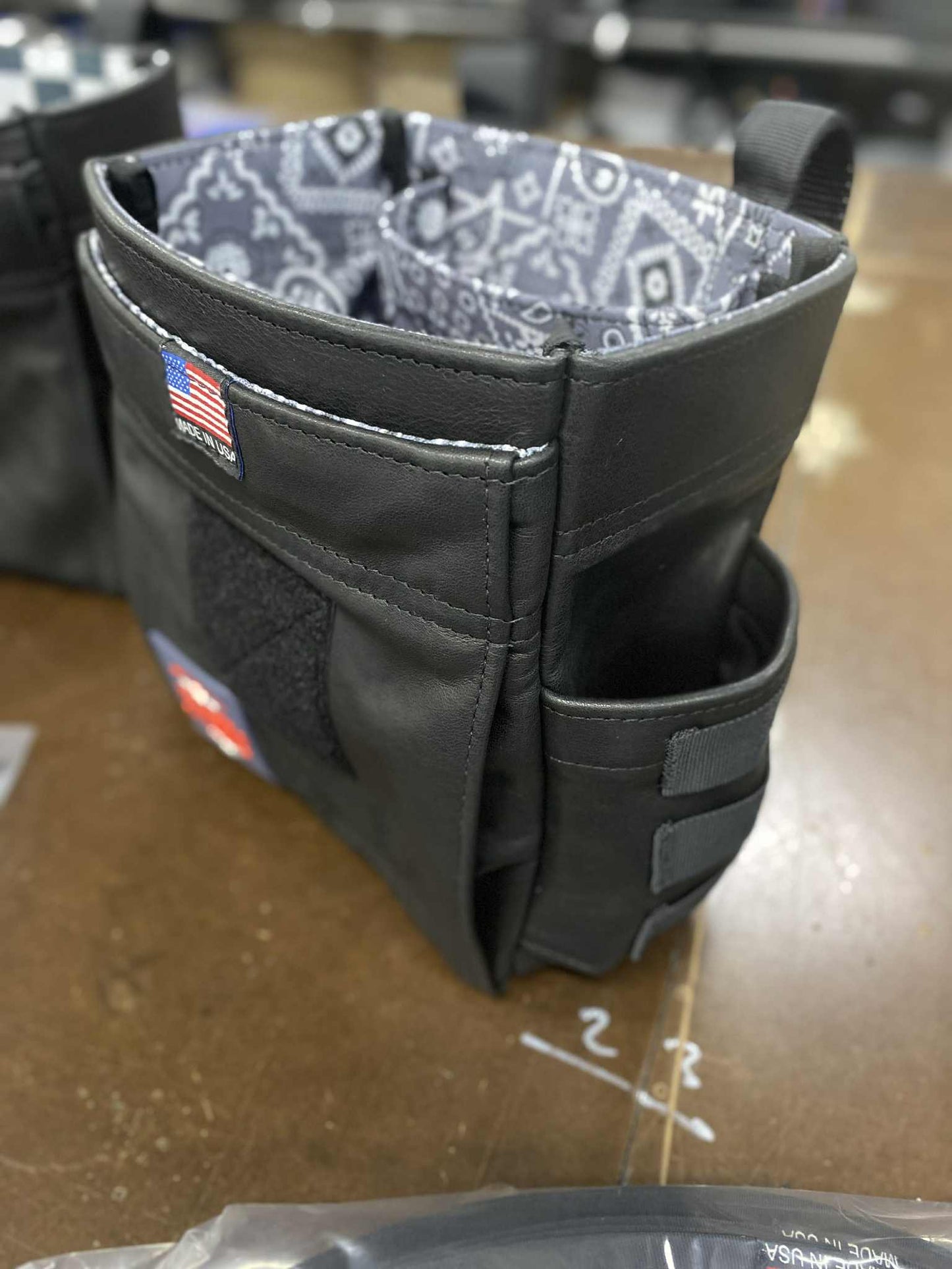 LEATHER BASIC "B" DITTY BAG
